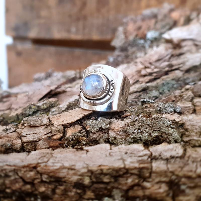 Anello regolabile in pietra di luna argentata