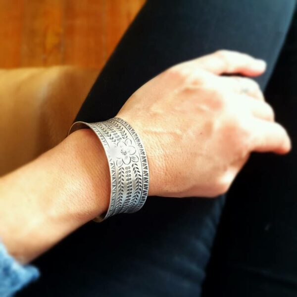 Silber ethnisches Manschettenarmband