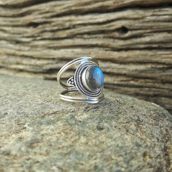 Bague ethnique en labradorite bleu