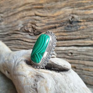 Anello etnico in malachite