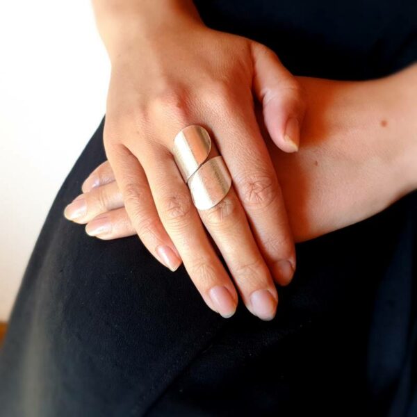 Bague large épurée en argent