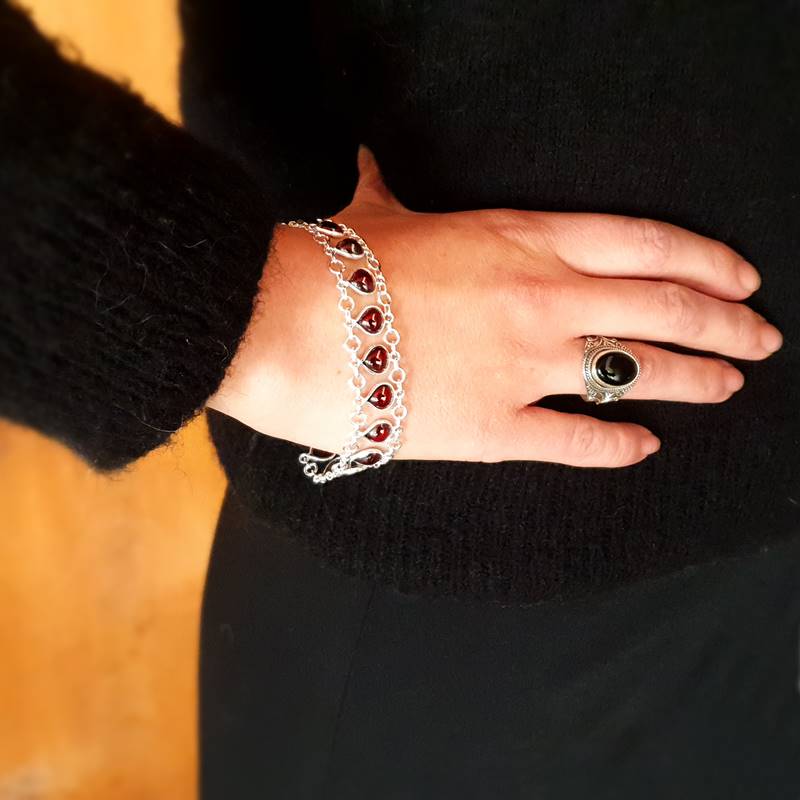 Bracelet grenat en argent