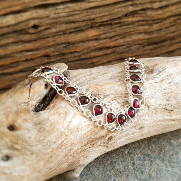 Garnet bracelet in silver