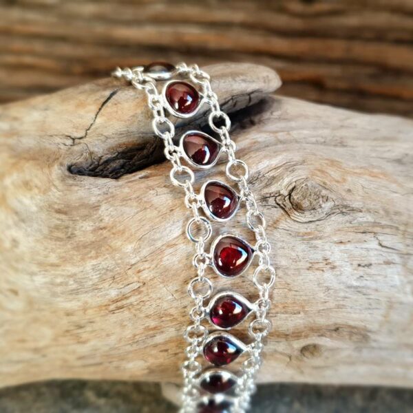 Garnet bracelet in silver