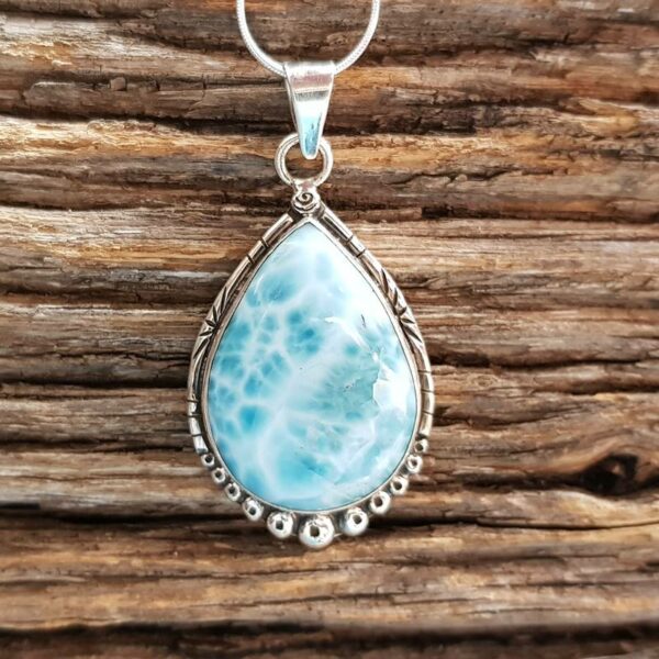 Grote LOVE larimar hanger