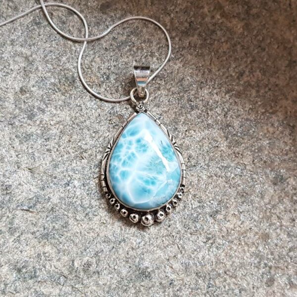 Grote LOVE larimar hanger