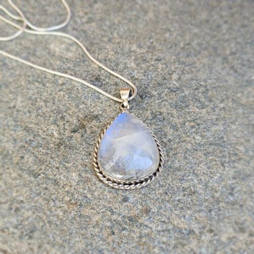 Pendentif pierre de lune goutte