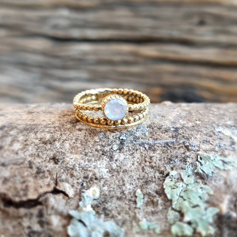 OÏA anillo de piedra lunar dorada