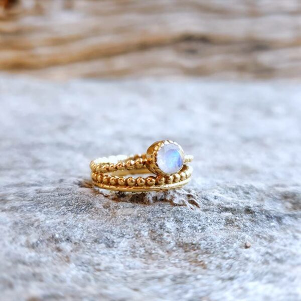 OÏA златен пръстен с лунен камък