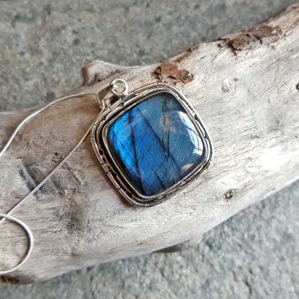 Gros pendentif en labradorite