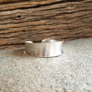 Ribbed silver bangle