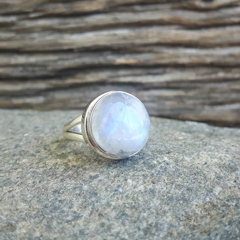 Anello con pietra di luna AMAYA - OMYOKI gioielli di design del