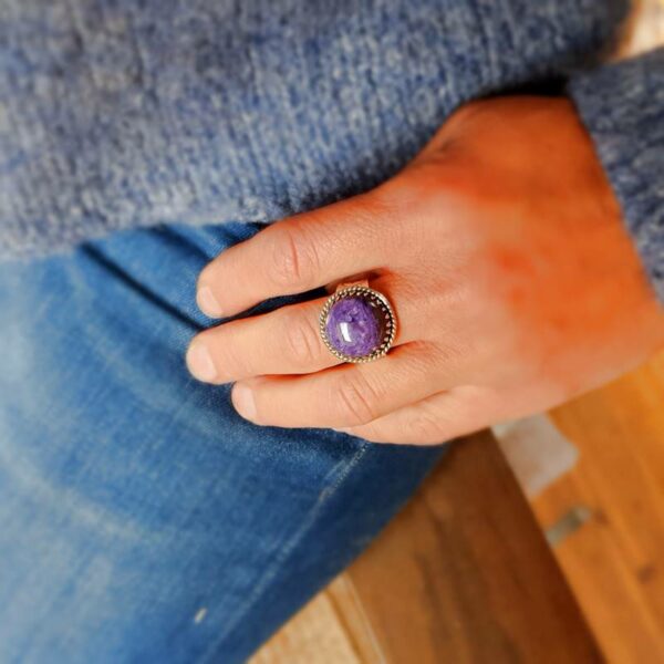 Anello etnico in argento charoite