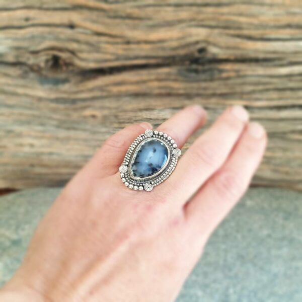 Justerbar sølv dendritisk opal ring