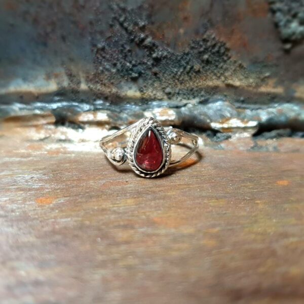 Adjustable silver garnet ring