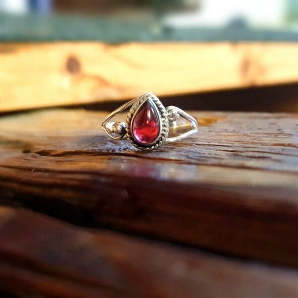 Adjustable silver garnet ring