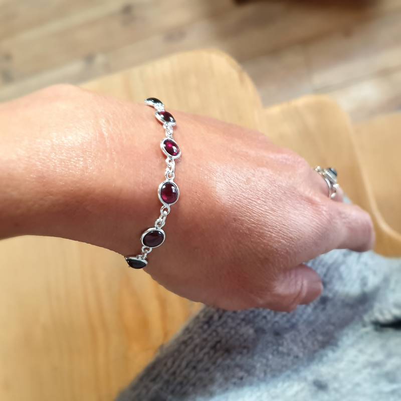 SISSI silver garnet bracelet