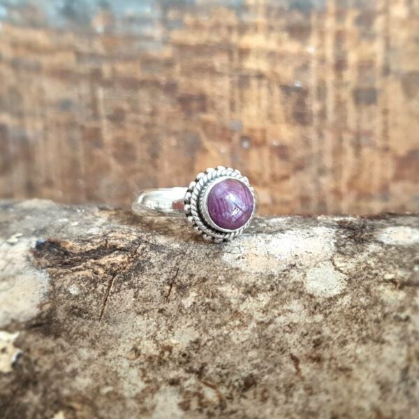 Silver Indian ruby ​​ring