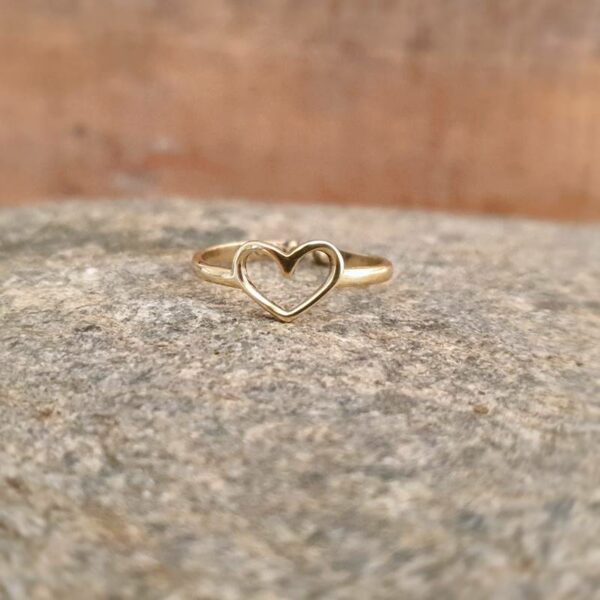 Adjustable golden heart ring