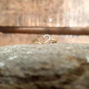 Anillo ajustable corazón dorado