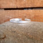 Bracelet jonc fin en argent martelé