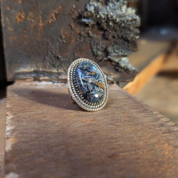 Ασημένιο και μπλε δαχτυλίδι pietersite