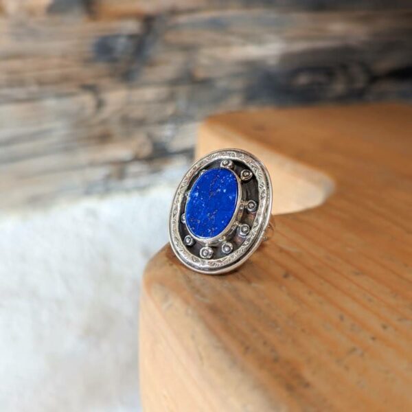 Lapis lazuli rudder ring