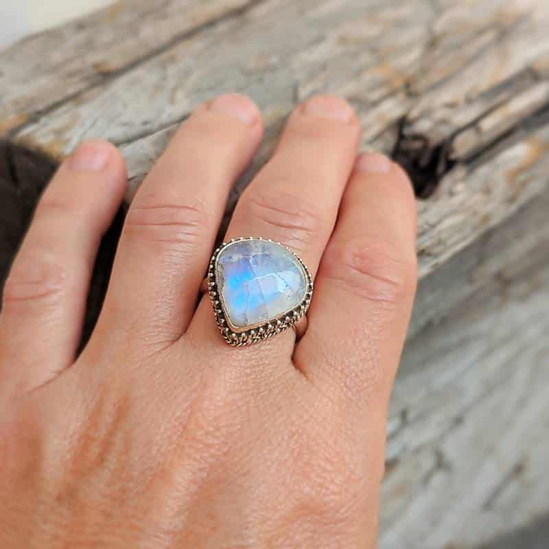 Bague ethnique en pierre de lune