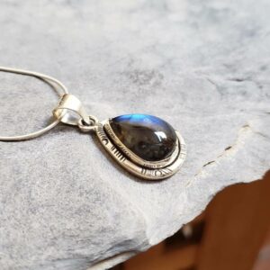 Pendentif labradorite bleu goutte