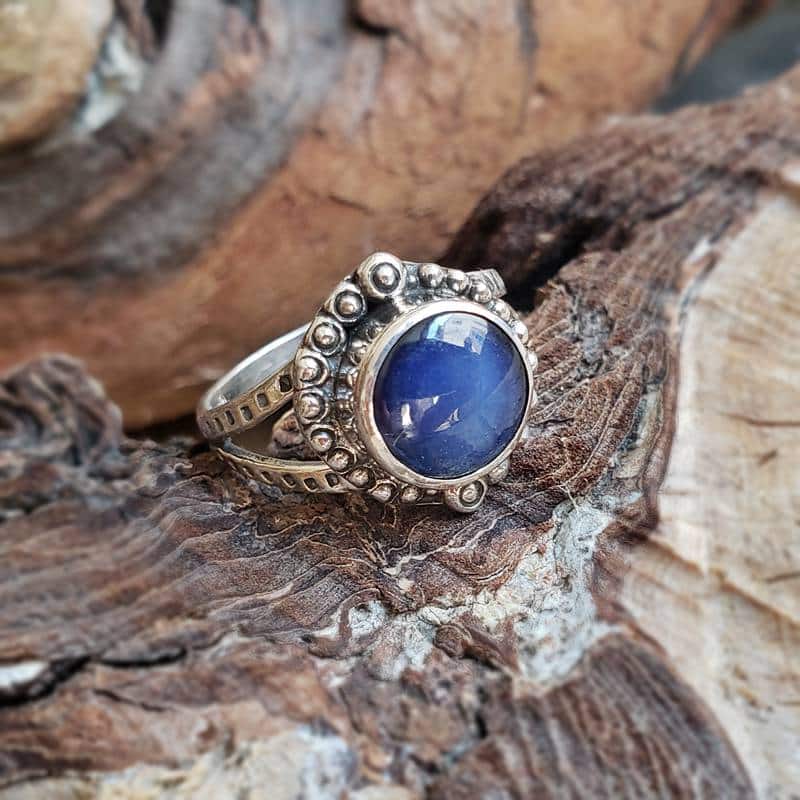 Bague en saphir étoilé argent