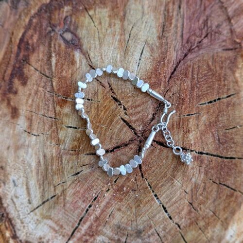 Bracelet pétales d'argent artisanal – Image 4