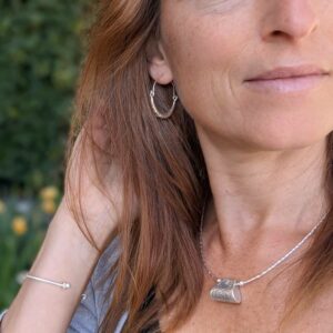 Créoles artisanales en argent torsadé