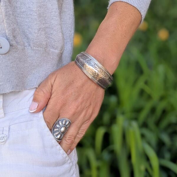 Gros bracelet ethnique en argent martelé