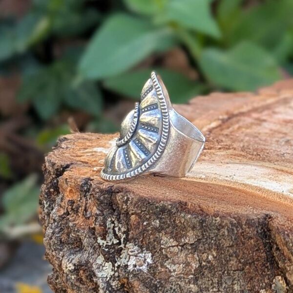 Grosse bague artisanale en argent massif
