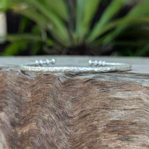 Bracelet jonc tribal en argent martelé