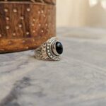 Bague en saphir étoilé noir