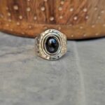 Bague en saphir étoilé noir