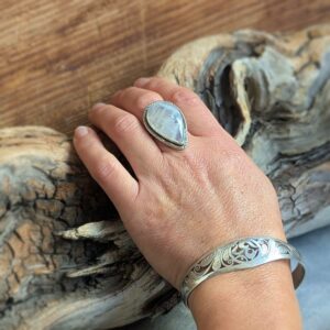 Grosse bague en pierre de lune argent