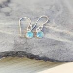 Petites boucles d'oreilles calcédoine aqua
