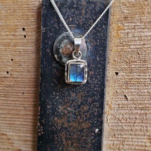 Petit pendentif labradorite carré