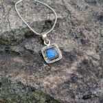 Petit pendentif labradorite carré