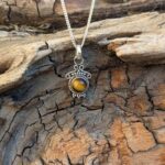 Petit pendentif ethnique oeil de tigre