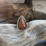 Grosse bague ethnique en jaspe rouge argent