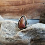 Grosse bague ethnique en jaspe rouge argent