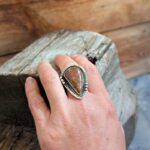 Grosse bague ethnique en jaspe rouge argent