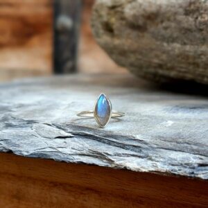 Bague en argent et labradorite MARQUISE
