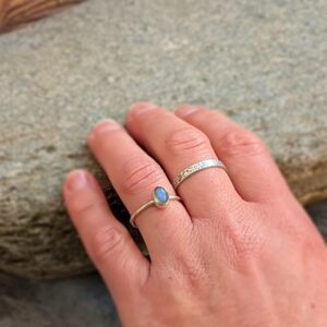 Bague fine argent et labradorite ovale