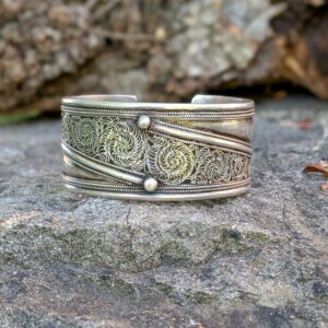 Bracelet manchette en argent filigrane Népal