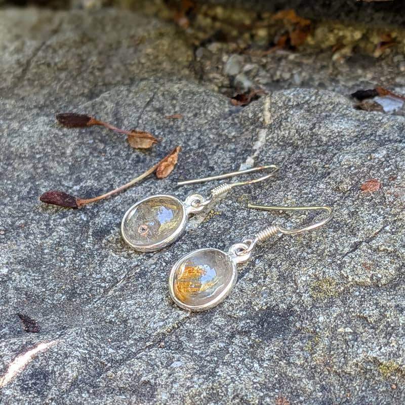Boucles d'oreilles en quartz rutile doré Boucles d'oreilles en quartz rutile doré