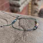 Bracelet cordon vert en jaspe rivière